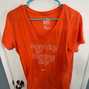 The Nike Tee 🧡 NWOT
